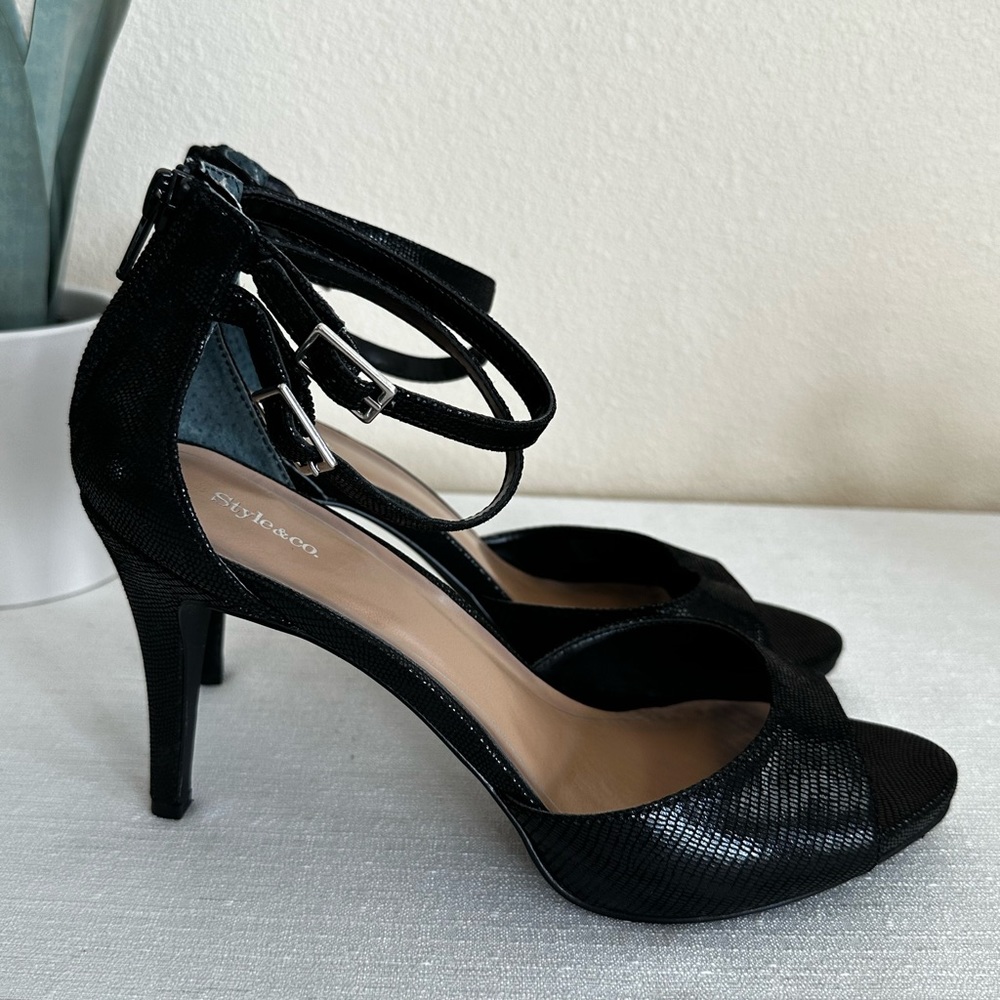 New Style&Co. Black Reptile Texture Ankle Strap Gigh Heel Sandals Women’s 8.5M